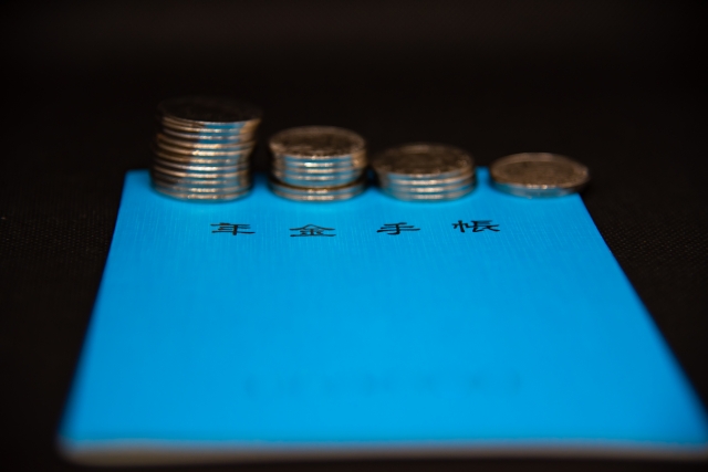 年金カット